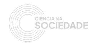 O logotipo apresenta, à esquerda, uma série de círculos concêntricos formados por linhas finas cinza-claro, criando um efeito visual de ondas ou de expansão a partir de um ponto central vazio. No centro, entre os círculos, há um espaço em branco que forma a letra “C”. À direita, está o nome da marca em duas linhas:  Na primeira, a palavra “CIÊNCIA NA” em letras maiúsculas menores e na cor azul-turquesa.  Na segunda, a palavra “SOCIEDADE” em letras maiúsculas maiores e mais espessas, também em azul-turquesa.  O design transmite modernidade, clareza e conexão, remetendo à ideia de difusão do conhecimento científico na sociedade.